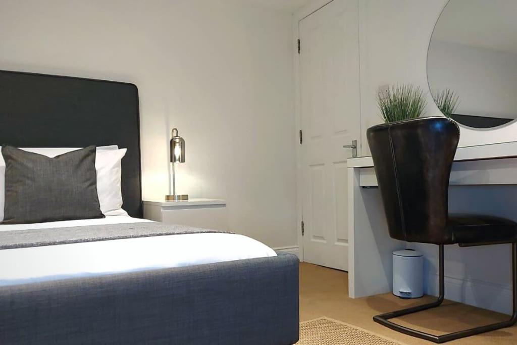 Stylish Apartment In City Centre With Parking 프레스턴 외부 사진