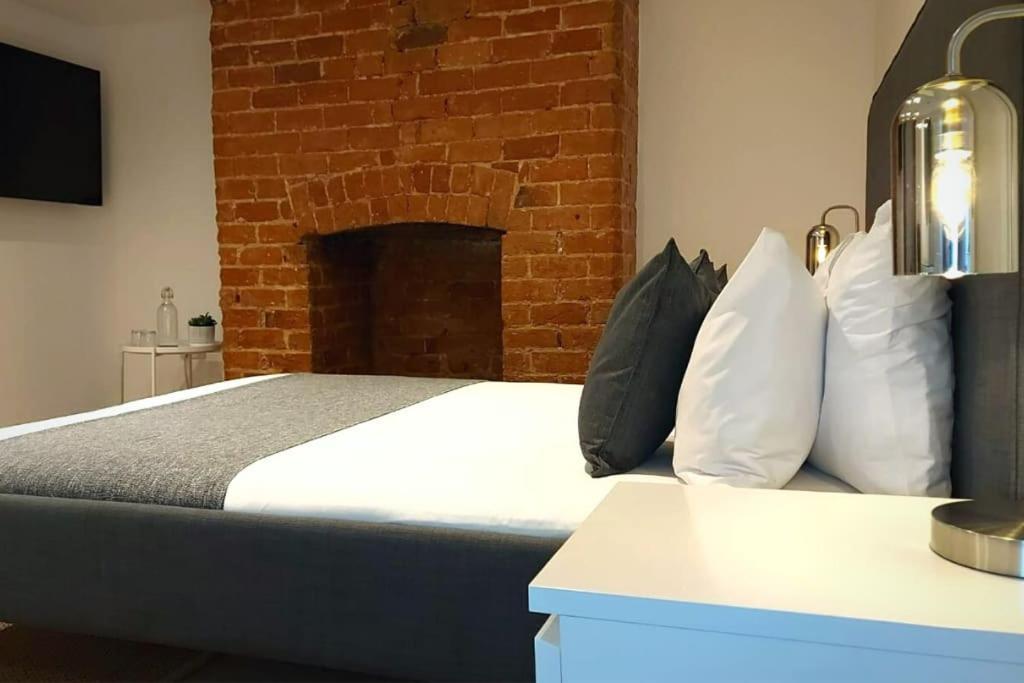 Stylish Apartment In City Centre With Parking 프레스턴 외부 사진