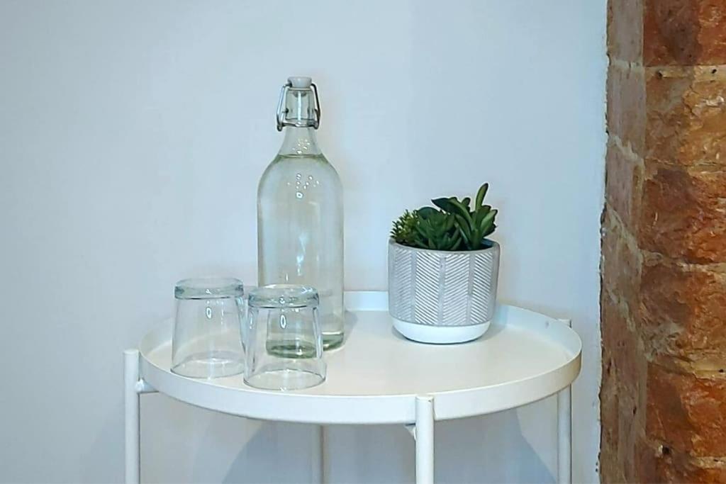 Stylish Apartment In City Centre With Parking 프레스턴 외부 사진