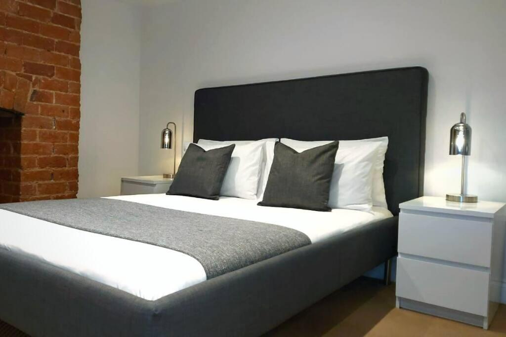 Stylish Apartment In City Centre With Parking 프레스턴 외부 사진