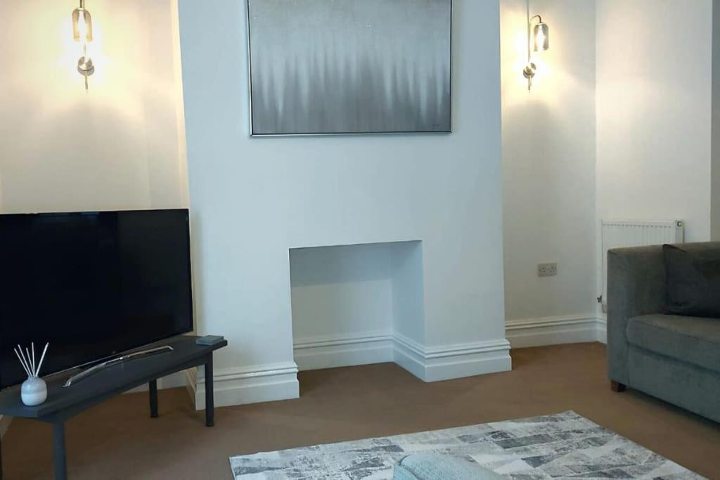 Stylish Apartment In City Centre With Parking 프레스턴 외부 사진