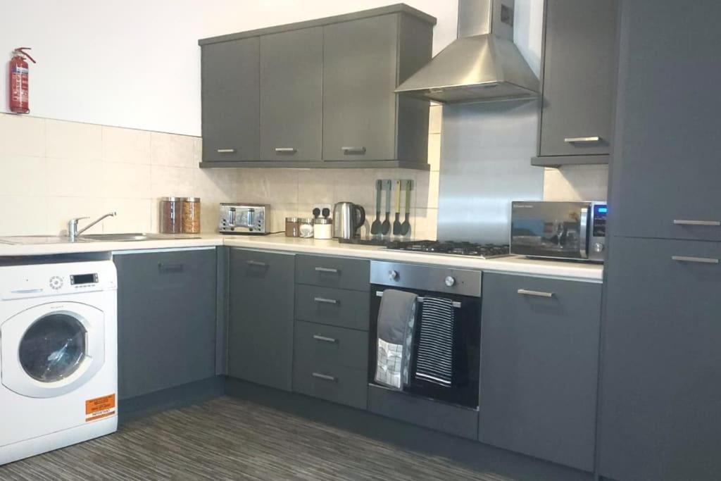 Stylish Apartment In City Centre With Parking 프레스턴 외부 사진