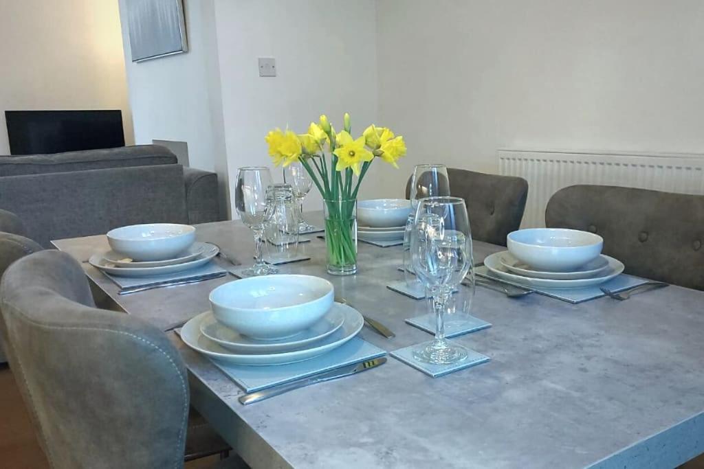 Stylish Apartment In City Centre With Parking 프레스턴 외부 사진