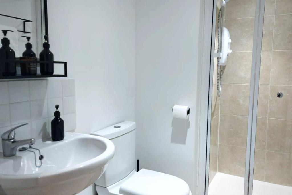 Stylish Apartment In City Centre With Parking 프레스턴 외부 사진